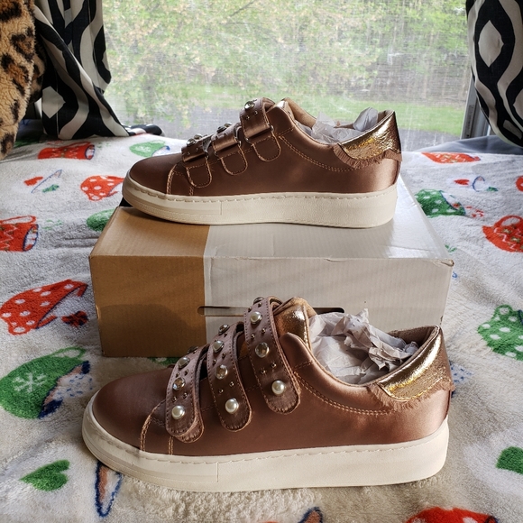 Call it spring Sneakers - Picture 2 of 5